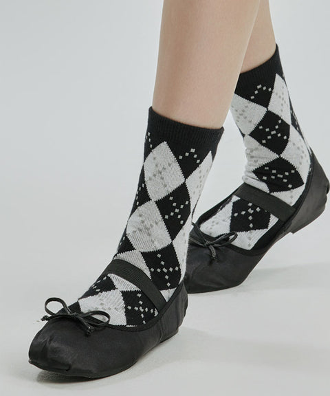 CREVE NINE: Argyle Middle Socks - White